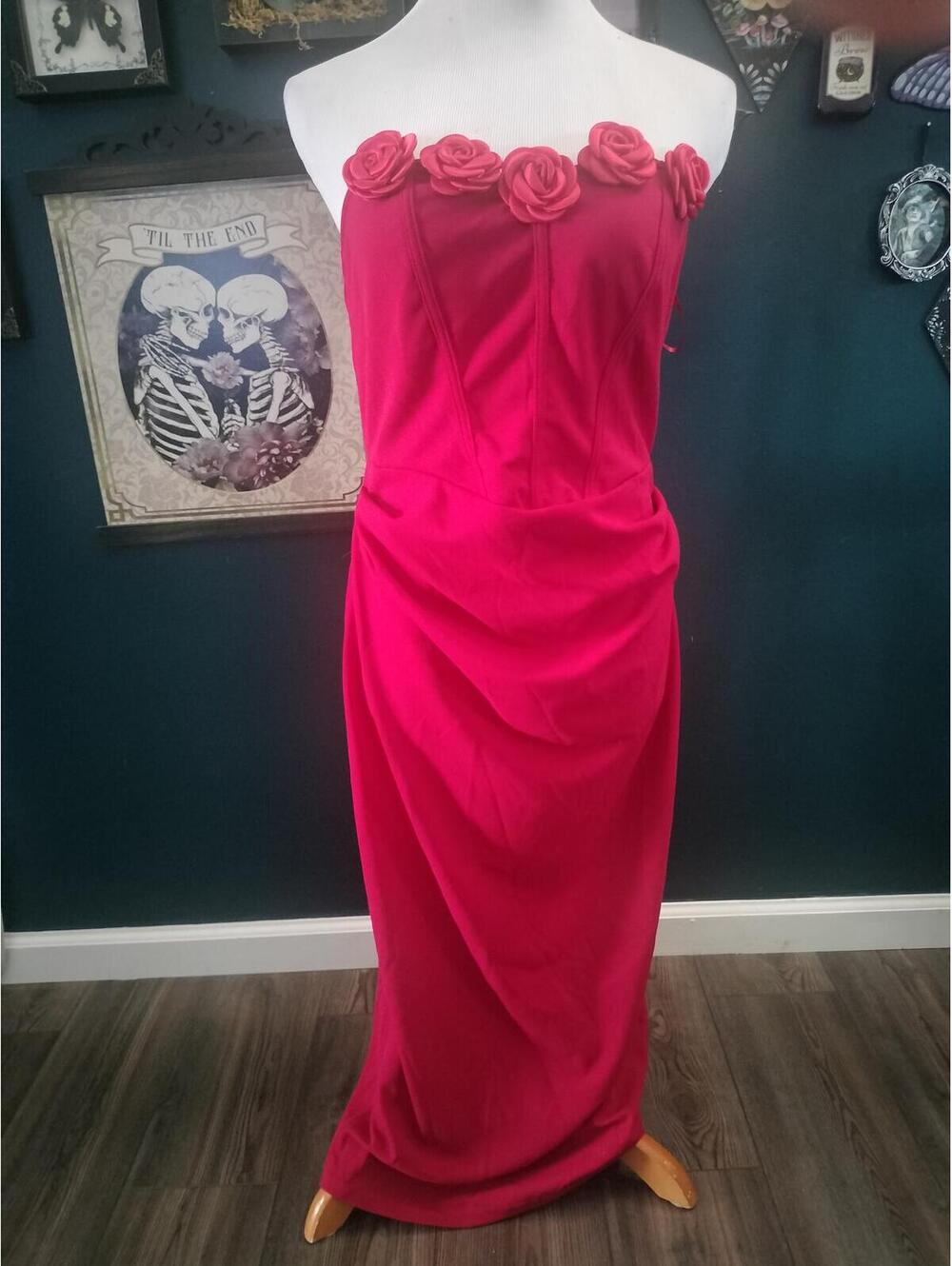Strapless red dress with roses